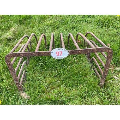 97 - Wall hay rack