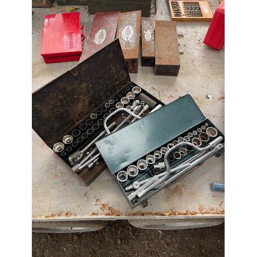 245 - 2 socket sets