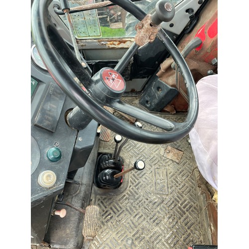 176 - Massey Ferguson 699 tractor. 12Spd manual gearbox. Runs ok. No docs. A reg.