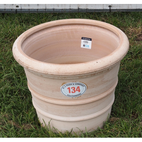 134 - Terracotta pot 18