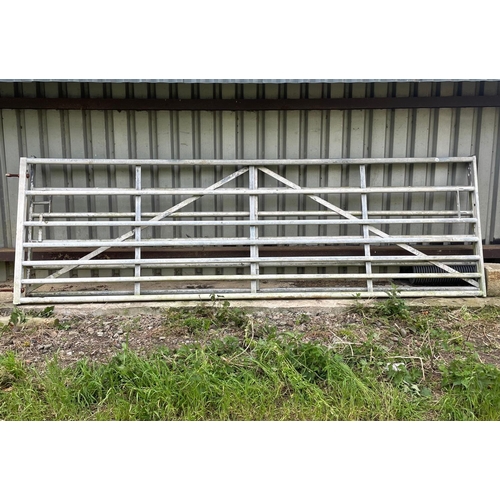 68 - Heavy yard gate 12ft -2