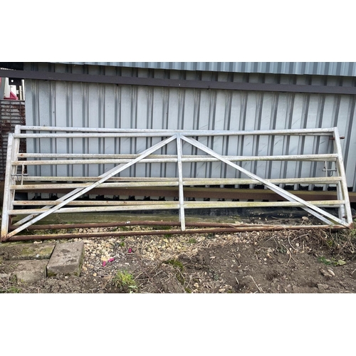 69 - Heavy yard gate 12ft -2