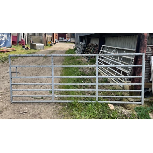 70 - Heavy yard gate 10ft -1