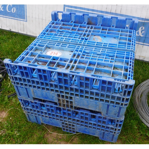 214 - 2 Folding plastic pallets