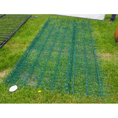 240 - 4 Green fence panels