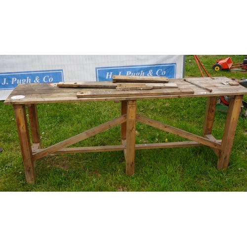 72 - Wooden work bench