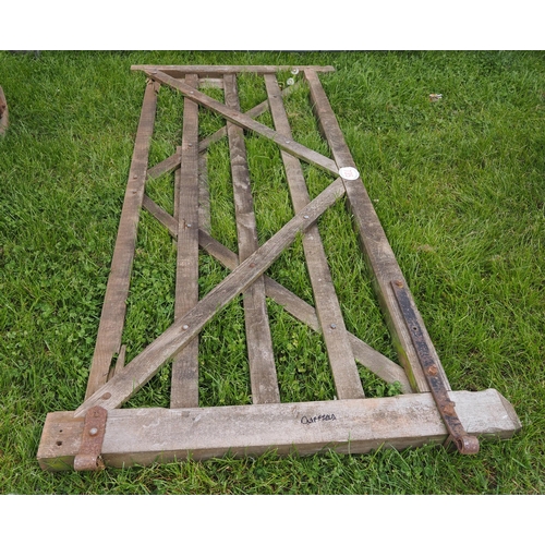 735 - 5 Bar wooden gate, 8ft