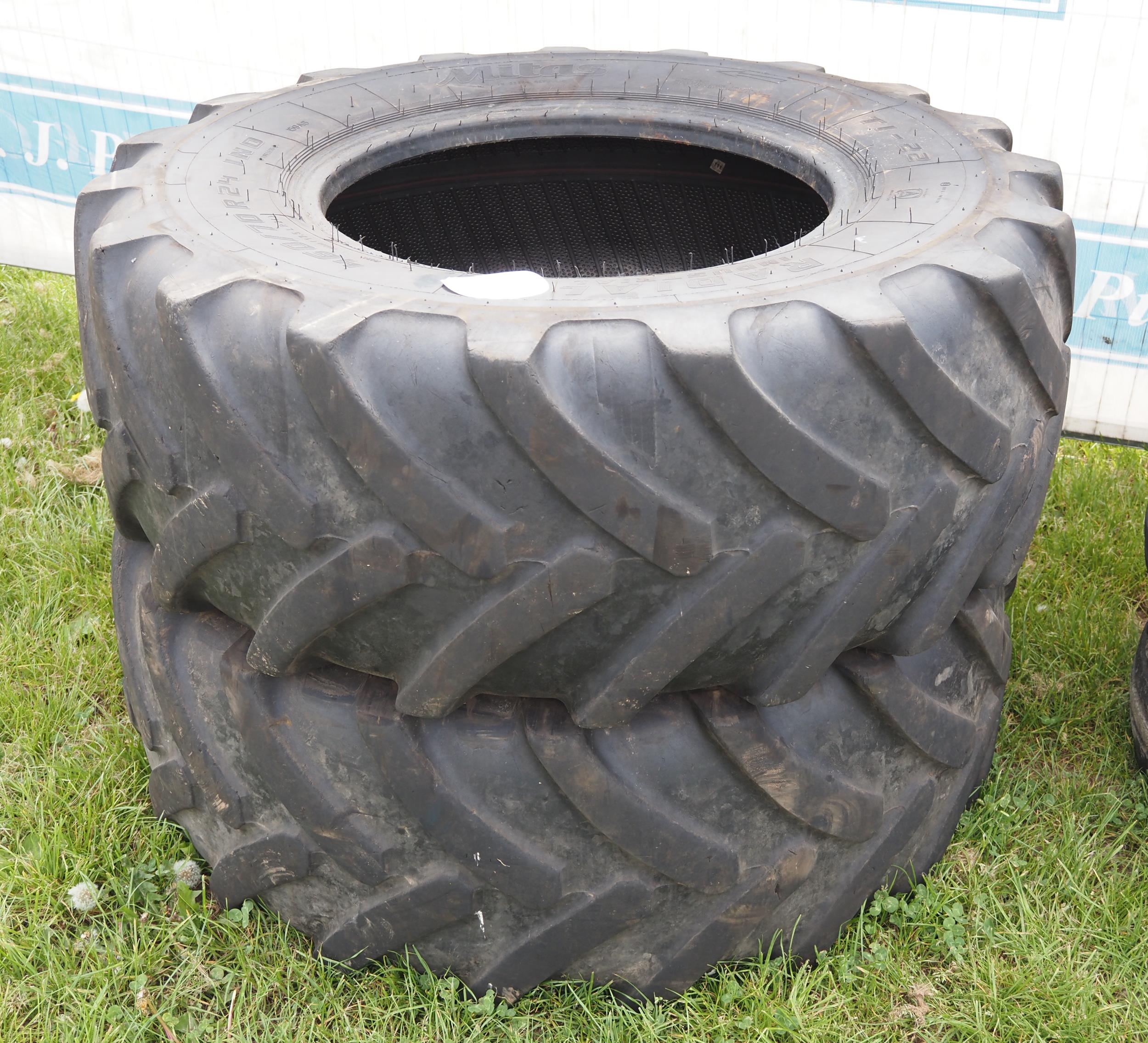 Rear wheels and tyres 360.70 R24 -2