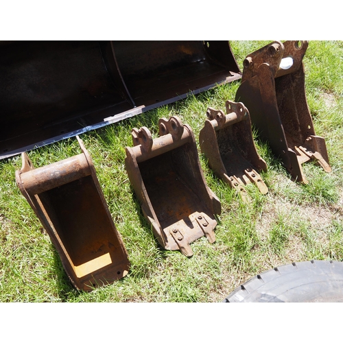 1445 - Mini digger buckets -4