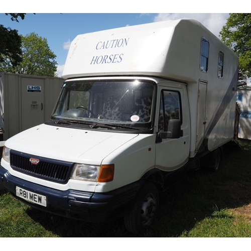 1499 - LDV double horse transporter. Reg. R81 MEW