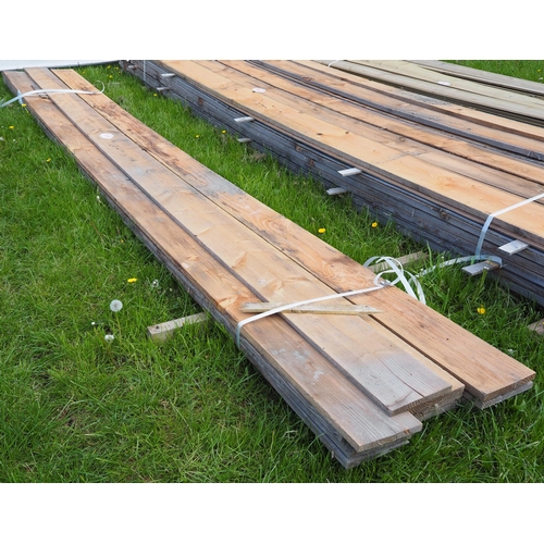 879 - Douglas fir boards 4.8M x200x22 -10