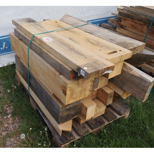 889 - Pallet of oak lengths