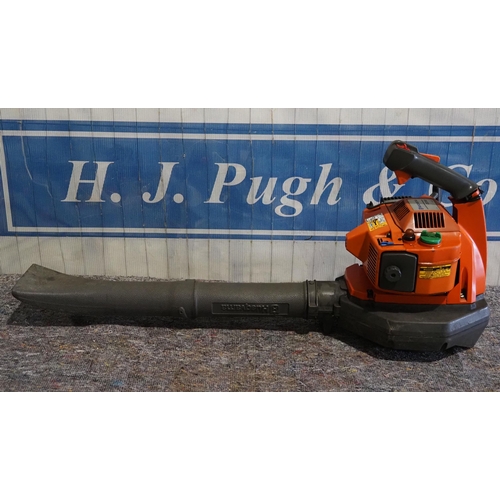 760 - Husqvarna 225B petrol blower