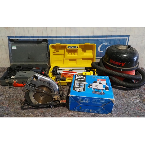 762C - Quantity of assorted power tools to include Bosch and Henry hoover