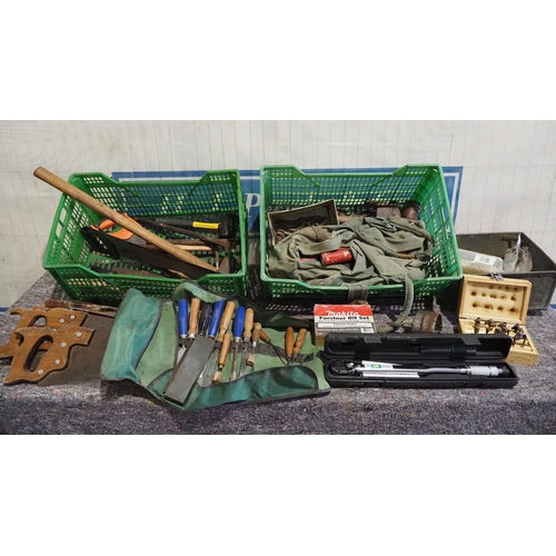 762J - Quantity of assorted wood working tools, drill bit, torque wrench etc