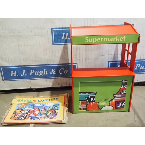 777 - Childs toy shop with 7 interchangeable logos, 47x33x25