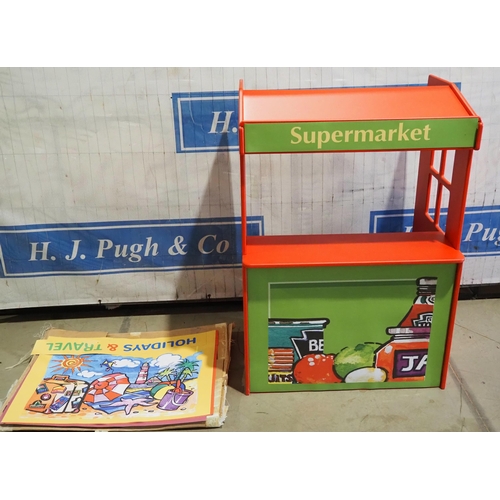 778 - Childs toy shop with 7 interchangeable logos, 47x33x25