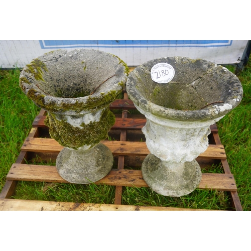 2180 - Pair of urns