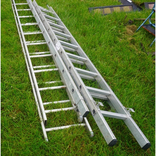 2218 - Aluminium extending ladder 2+1