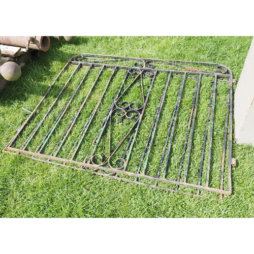 426 - Pair of metal drive gates. 4ft each