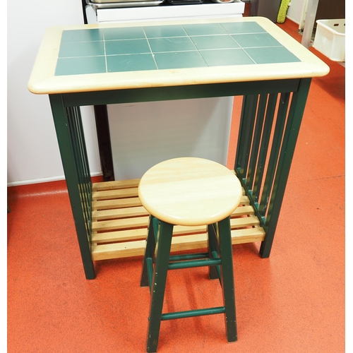 915 - Meat table and 2 stools