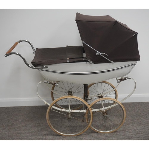 269 - Silver Cross pram in good working order