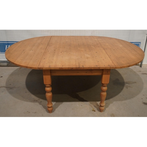 211 - Oval pine kitchen table 84x60