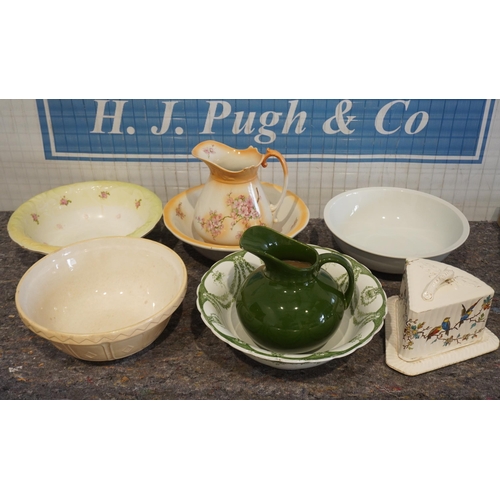 560 - Assorted wash basins, jugs and cheese cloche