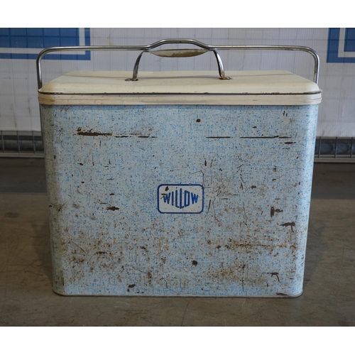 490 - Vintage Willow cool box