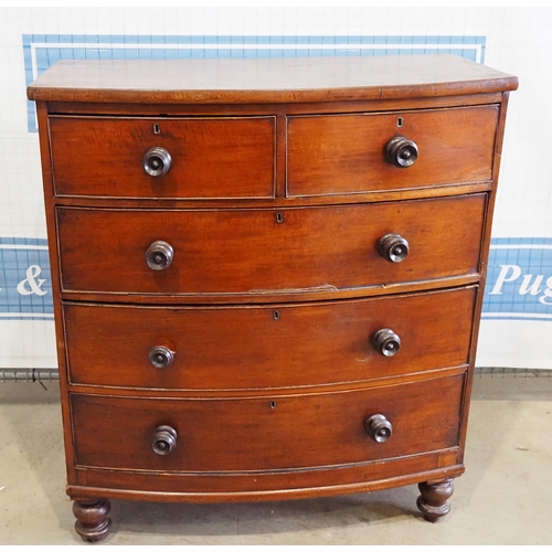 204 - Mahogany bow-fronted chest of 2 short and 3 long drawers 46x40