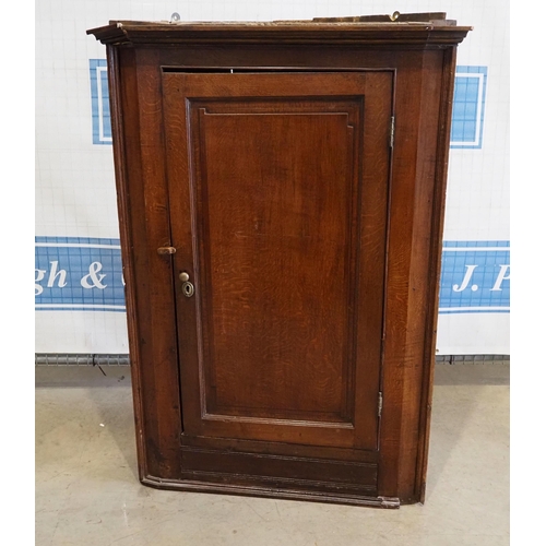 176 - Oak corner cupboard 51x36