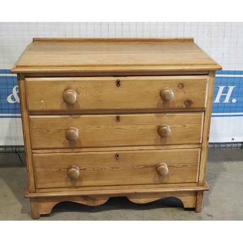 108 - Pine chest of 3 long graduated drawers 31x35