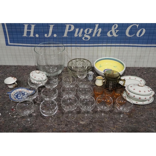 305 - Quantity of assorted glassware and china