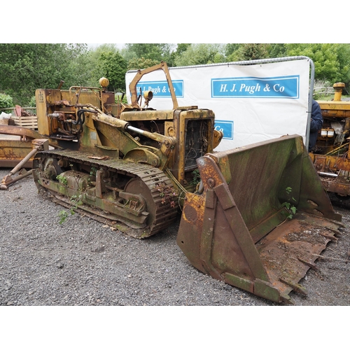 694 - International B125 crawler tractor with 4 in 1 bucket. For spares