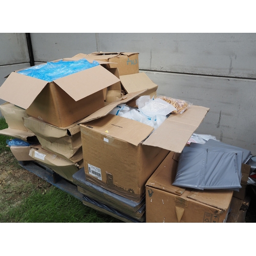 840 - Large quantity of catering equipment to include trays