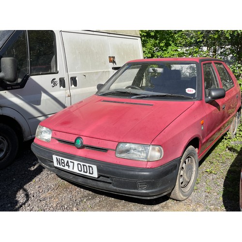 681 - Skoda Felisia 5 door hatch back, runs, MOT til 09.12.22. 68,000 miles, Reg N847 0DD, V5