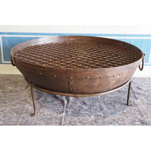 799 - Large metal fire pit 31