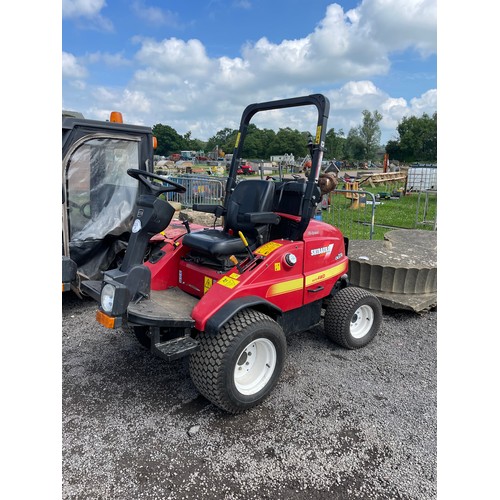 323A - Shibaura CM374 4WD tractor. Runs and rides. 36HP. No mower deck. Reg.NK14 BMO. V5