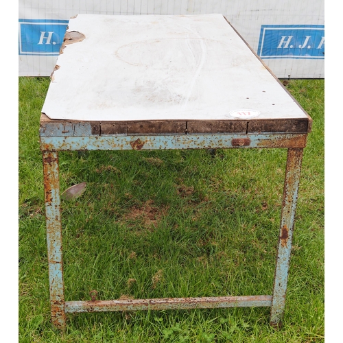 117 - Metal work bench