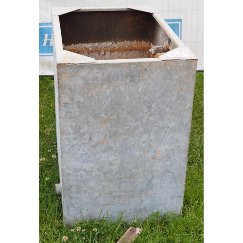 225 - 3ftx2ft Galvanised water tank