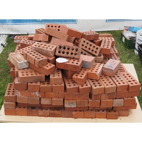 252 - Pallet bricks