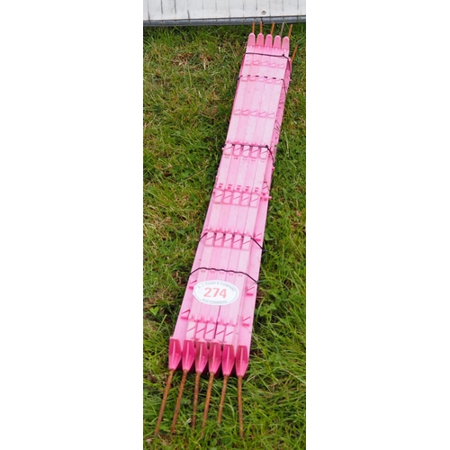 274 - Plastic fence stakes