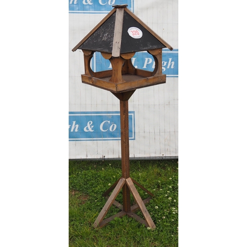 320 - Bird table