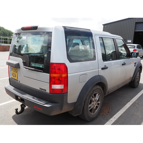 1865 - Land Rover Discovery 3 TDV6. Reg. VKO5 NZA.  V5 key.  Did drive into place however not currently sta... 