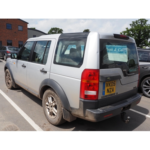 1865 - Land Rover Discovery 3 TDV6. Reg. VKO5 NZA.  V5 key.  Did drive into place however not currently sta... 