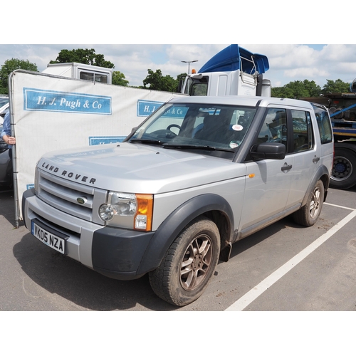 1865 - Land Rover Discovery 3 TDV6. Reg. VKO5 NZA.  V5 key.  Did drive into place however not currently sta... 