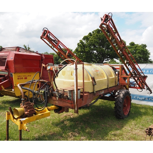 2056 - Panto trailer crop sprayer