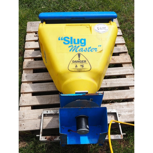 2075 - Slug pellet applicator