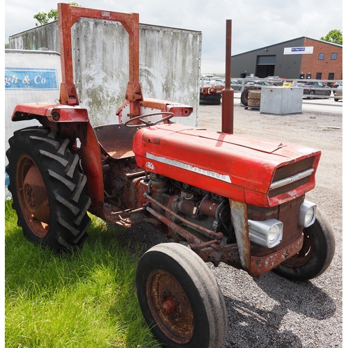 2081 - Massey Ferguson 135 tractor. Roll bar. Runs and drives