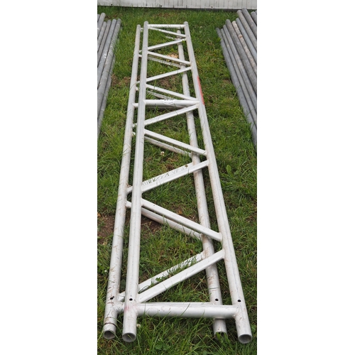 2365 - Aluminium scaffold frames average 15ft -2